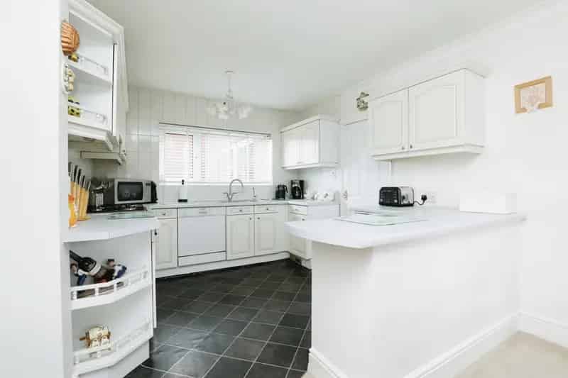 Three Bedroom Detached House Worksop Near Bassetlaw Hospital