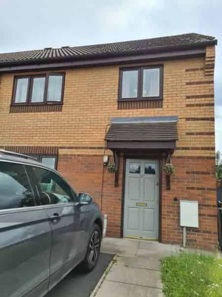 Large 4 Bedroom House Birmingham Near Amenities and Schools