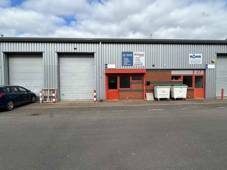 Modern Mid Terrace Unit For Lease