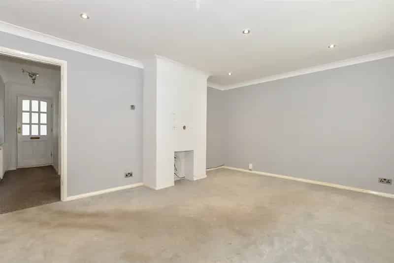 3 Bedroom End Terrace House for Sale