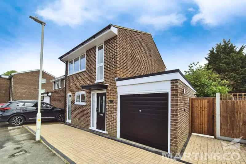 3 Bedroom Semi Detached House To Rent
