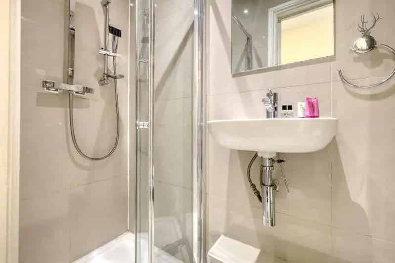 1 Bed Flat for Sale Islington - Victorian Conversion