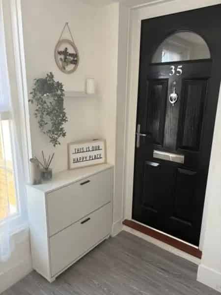 2 Bedroom Flat Near Town and Beach