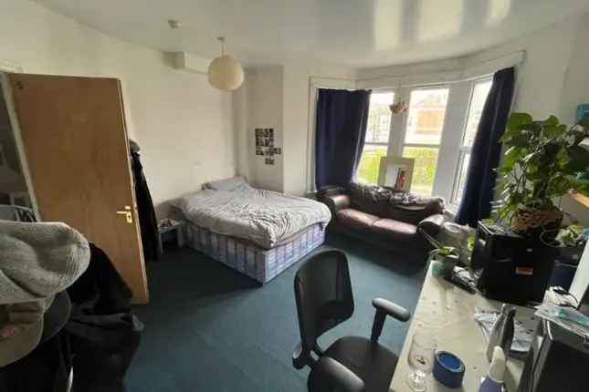 8 Bedroom Student House Near Gloucester Road Bristol