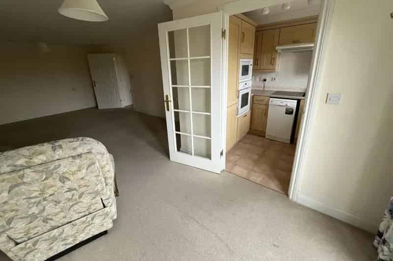 2 Bedroom Retirement Apartment for Sale Bristol BS20