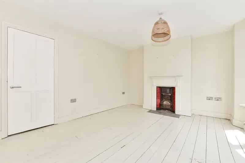 2 Bedroom Terraced House For Sale - Chain Free