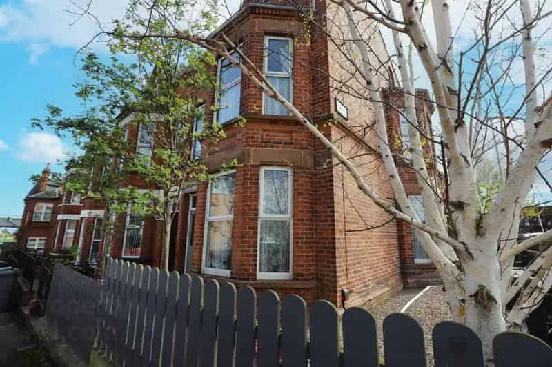 Spacious 2-Floor Apartment Near City Centre 2 Double Bedrooms