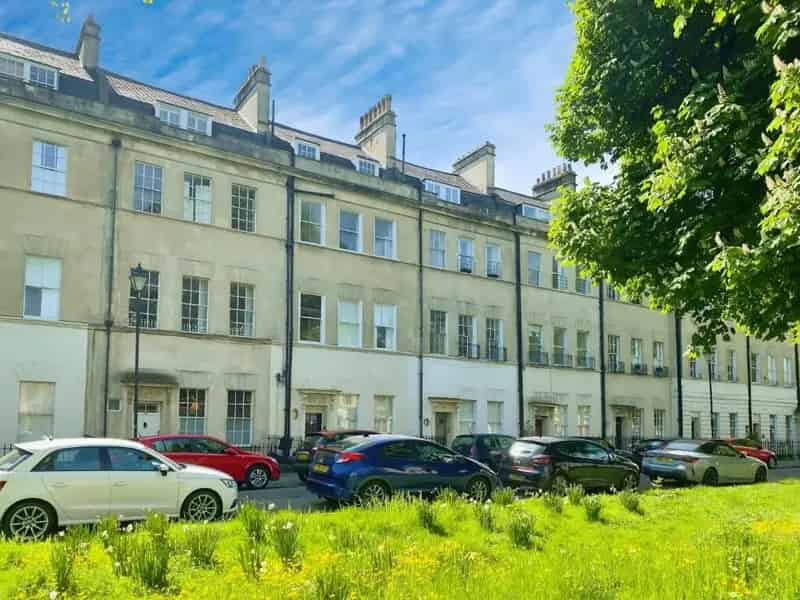 2 Bedroom Apartment for Sale in Georgian Townhouse