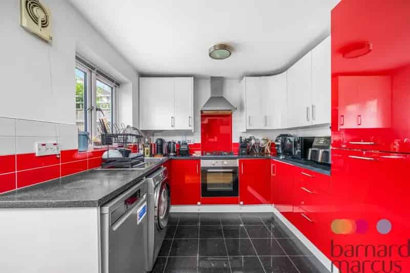 3 Bed House with Garden and Driveway Near Bounds Green