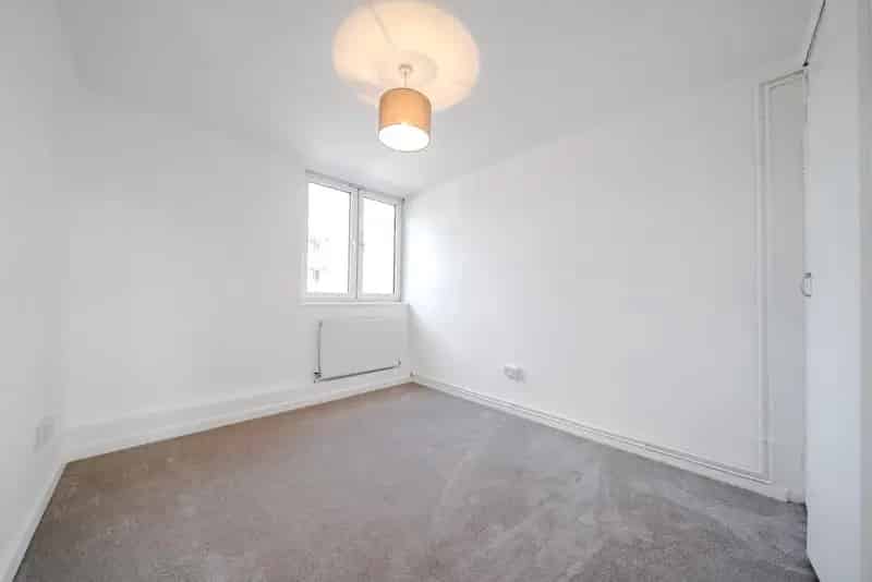 3 Bedroom Ground Floor Apartment No Onward Chain