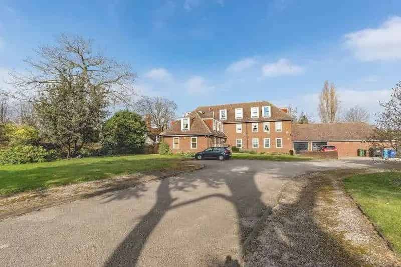 2 Bed Flat for Sale in Datchet