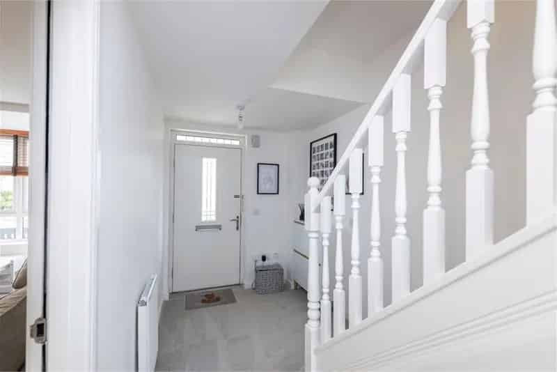 4 Bed Detached House with 2 Reception Rooms and Garage