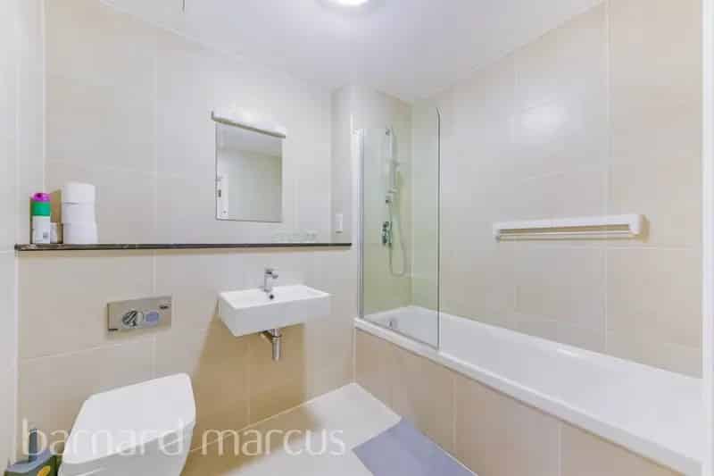 One Double Bedroom Ground Floor Apartment Stewarts Lodge Clapham