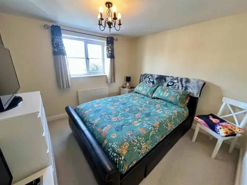 3 Bed Detached House For Sale Garage Garden En-Suites