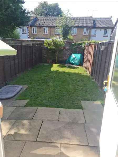 2 Bed House Near Grove Park Station