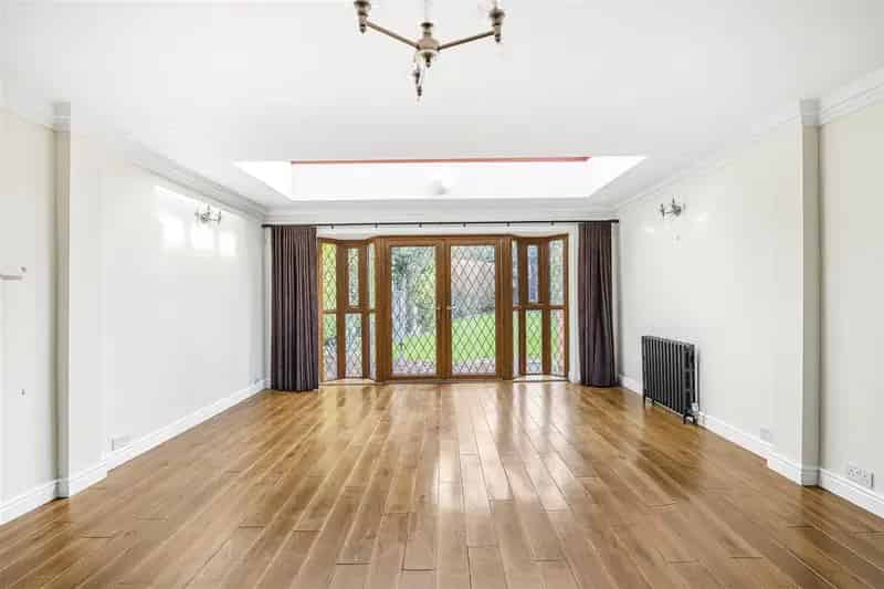 7 Bedroom Detached House to Rent