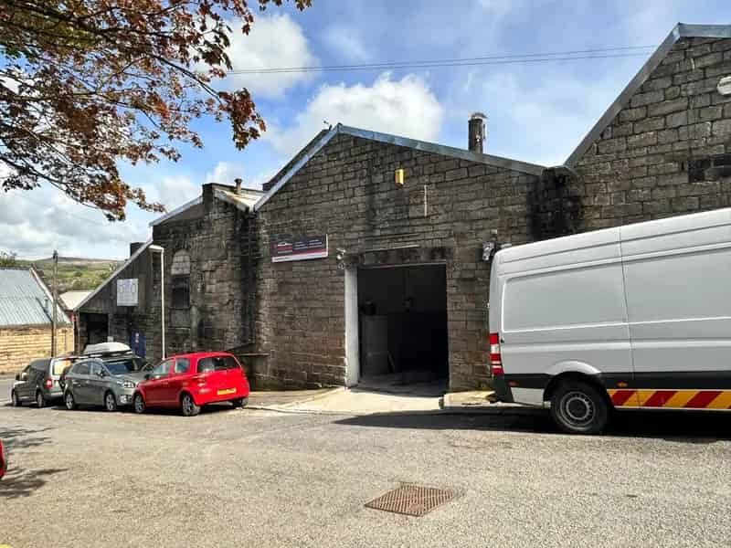 56 sq m Light Industrial Warehouse Unit To Let