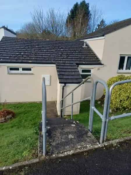 2 Bed Split Level Bungalow New Kitchen Secure Garden