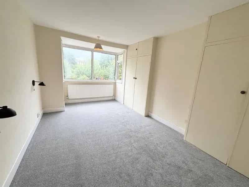 4 Bed Semi-Detached House for Sale