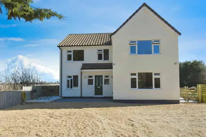 3 Bed Detached House with 1.5 Acres of Land and Detached Garage
