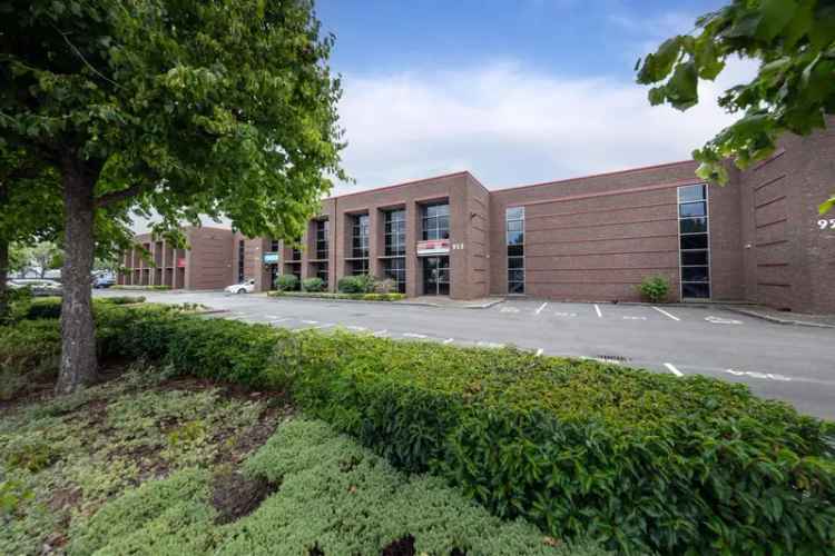 Industrial Unit with Fitted Offices Slough