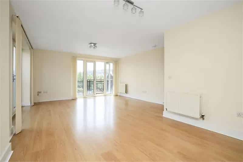2 Bed 2 Bath Flat Second Floor Modern Development Ample Parking