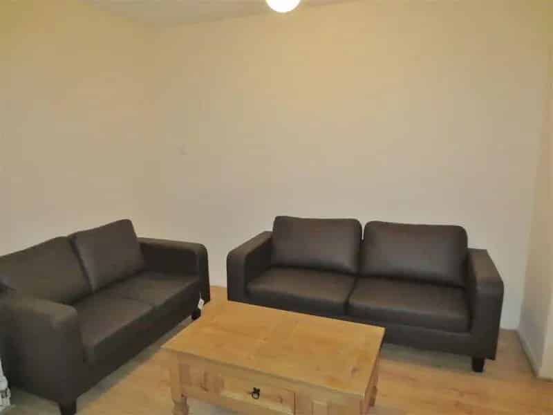 6 Double Bedroom Student House with Driveway and Garden