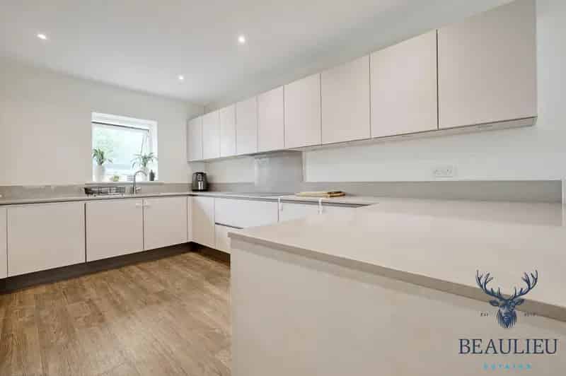 4 Bedroom Link Detached House For Sale