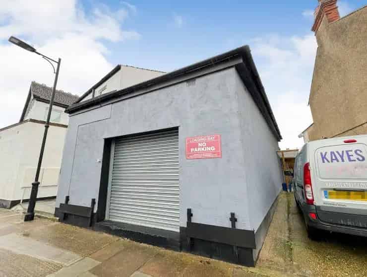 Westcliff-On-Sea Secure Garage Storage Business Unit
