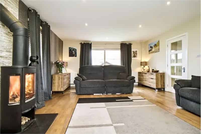 4 Bed House - Semi Detached with 2 Reception Rooms