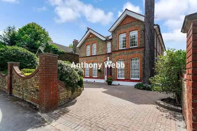 Victorian Detached House for Sale Bush Hill Park EN1