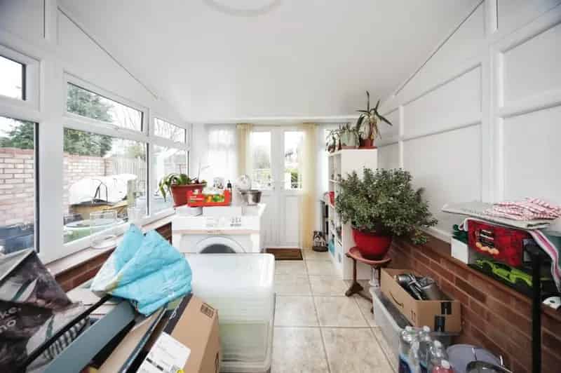 Two Bedroom Mid-Terraced House Luton Chain Free Off Road Parking