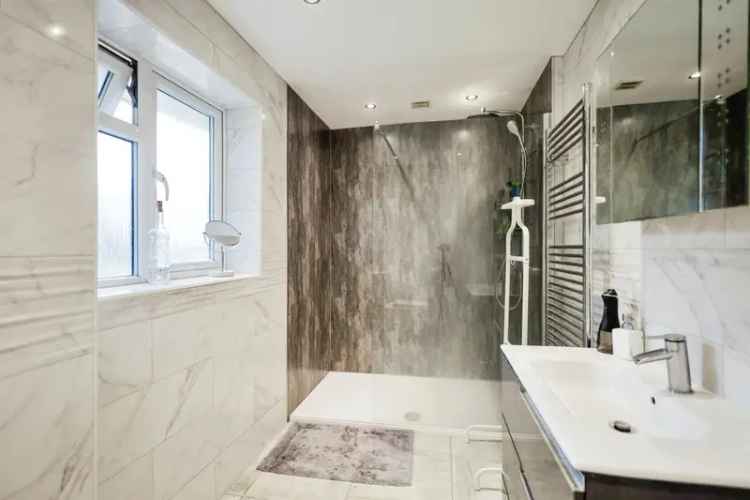 3-Bed Detached Bungalow Willingdon Fully Furnished Garden Summerhouse