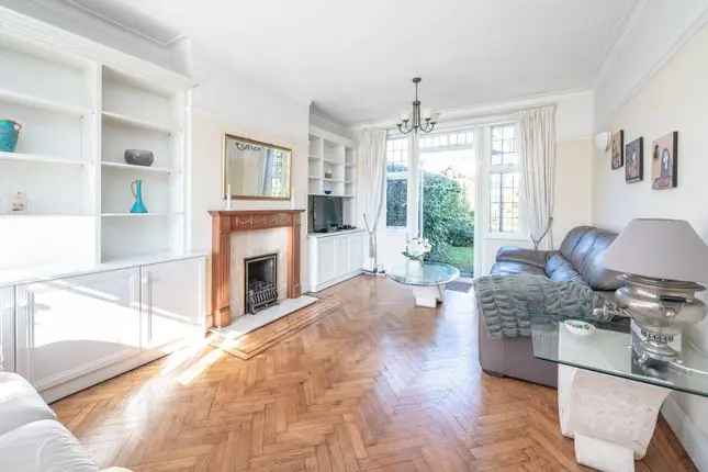 4 Bedroom House for Sale in Hampstead Garden Suburb