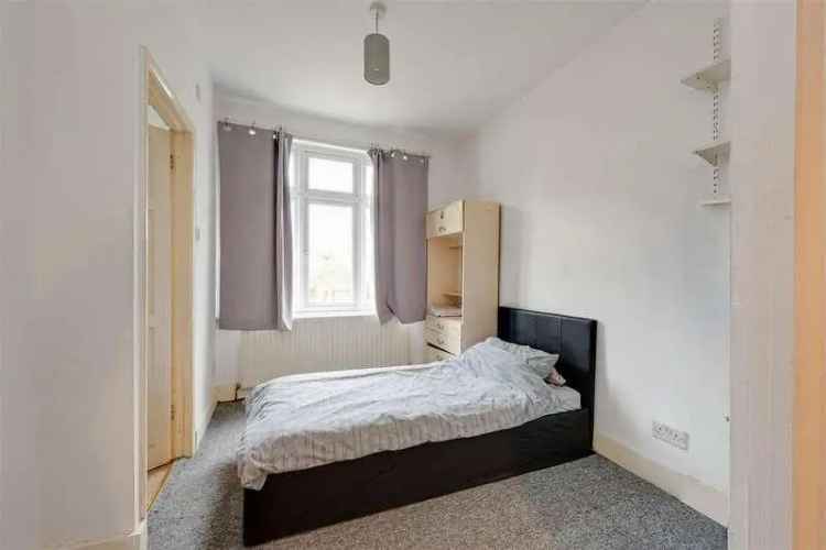 3 bed flat for sale