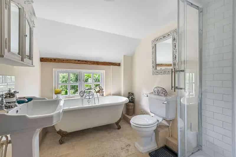 3 Bed Essex Farmhouse Stunning Landscaped Grounds Outbuildings