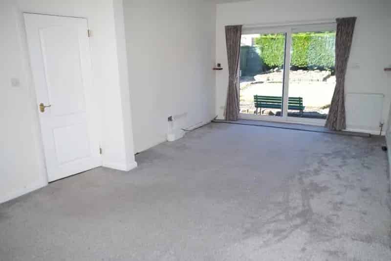 3 Bedroom Semi-Detached House Farnworth