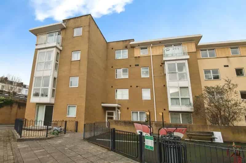 Exeter City Centre 2-Double Bed Apartment with Parking
