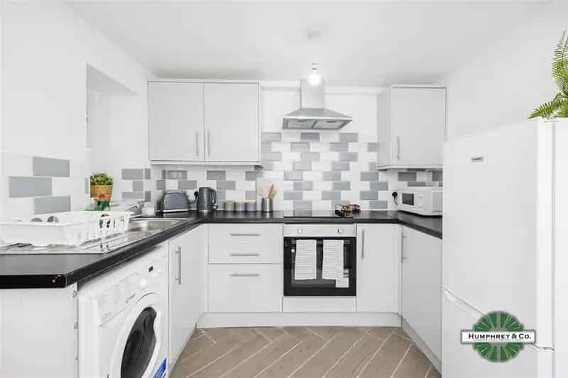 2 Bedroom Flat House to Rent in London