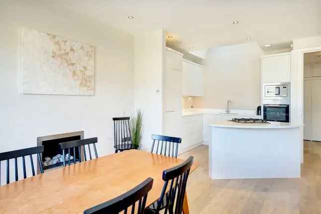 Flat for sale in De Vere Gardens, London W8