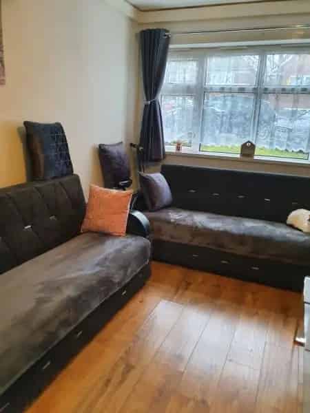 2 Bed Maisonette Near Hospital and Schools