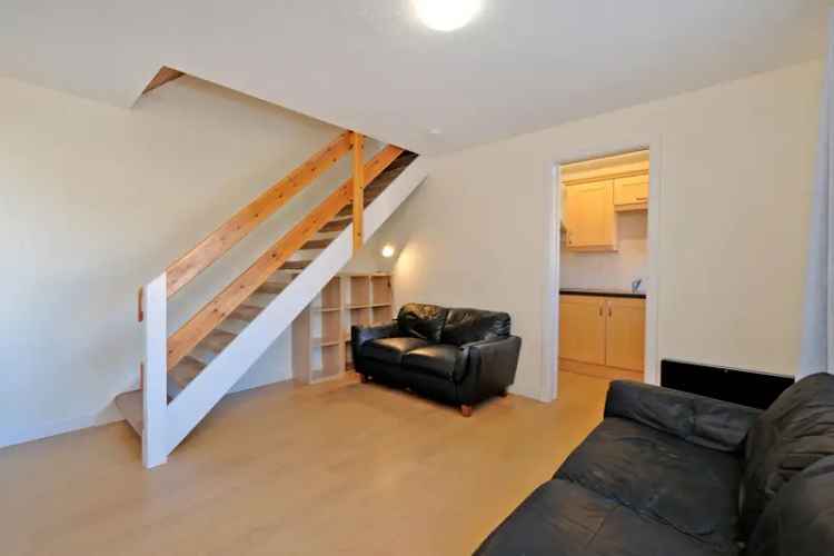 Spacious 1-Bedroom Maisonette with Garden and Parking