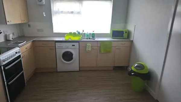 Flat For Rent in Tendring, England