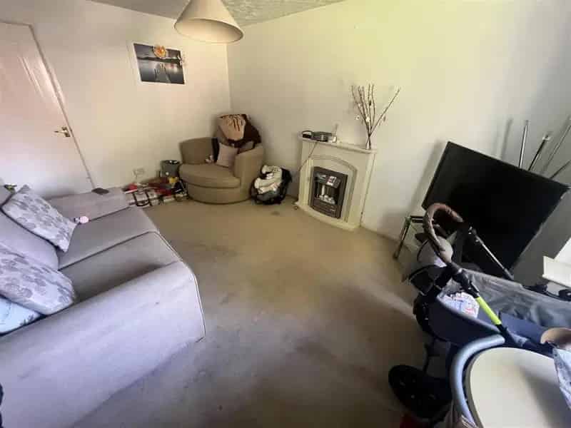 1 Bed Ground Floor Maisonette For Sale No Upward Chain