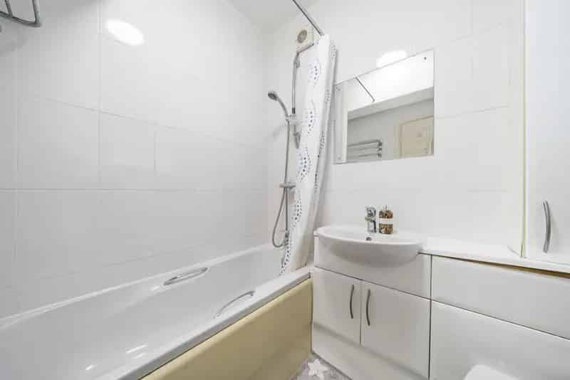 Spacious Art Deco Apartment Hamlet Gardens