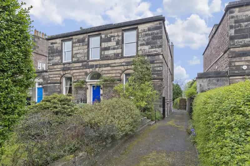 2 Bedroom Garden Flat for Sale