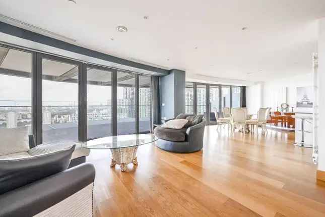 Flat for sale in Crossharbour Plaza E14, Canary Wharf, London,