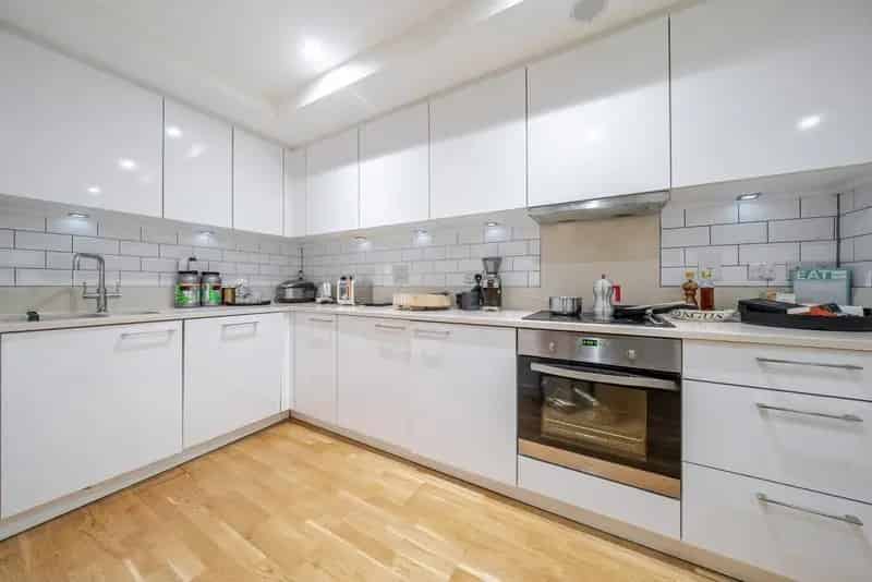 One Bedroom Apartment Putney High Street Private Terrace No Onward Chain