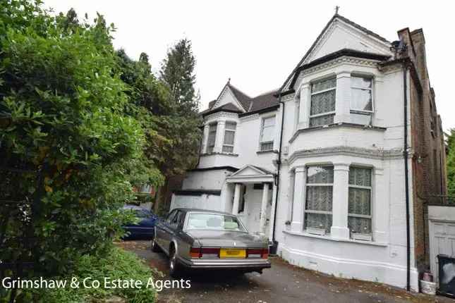 8 Bedroom Detached House for Sale in Ealing W5