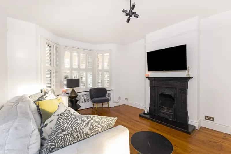 3 Bedroom Semi-Detached House for Sale in London Colney